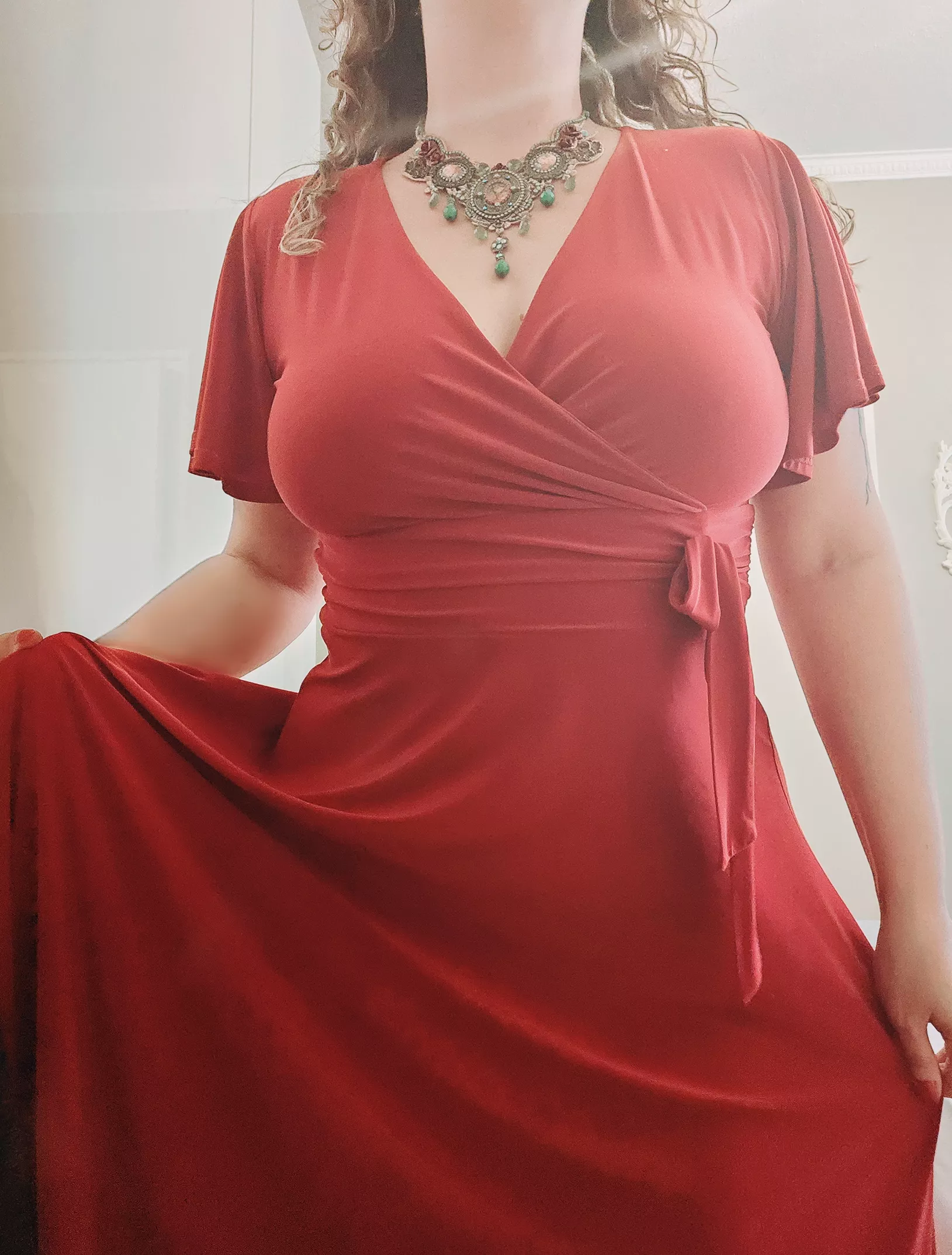 Pretty in red (f) posted by Rich-Protection2188