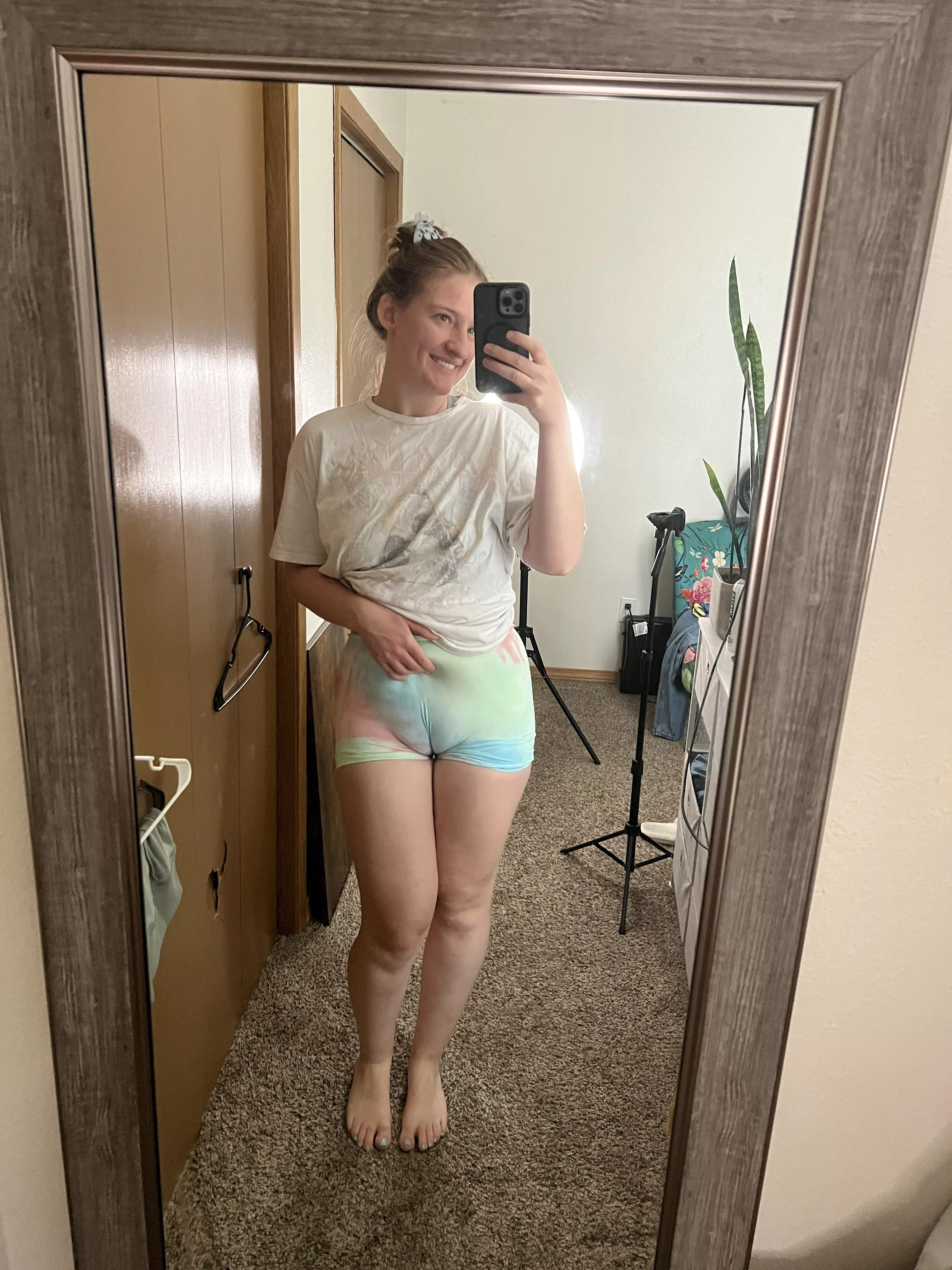 Pulled tight legging to show my squishy toe posted by adorablelilli