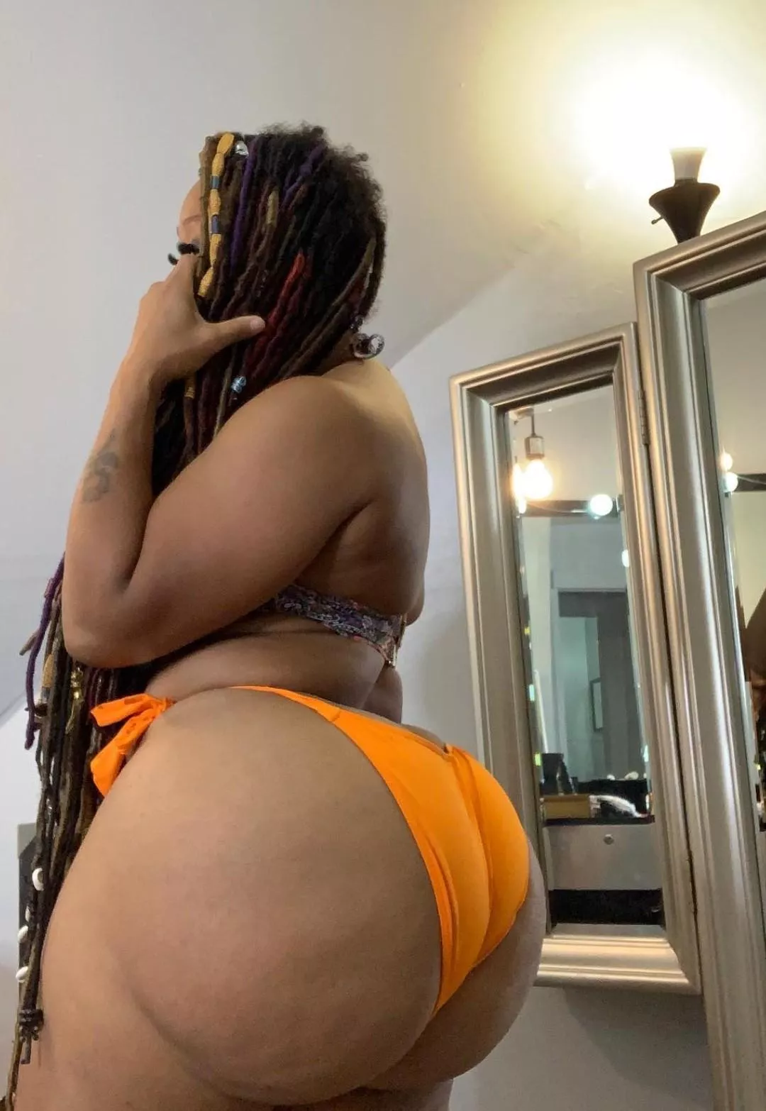 She's weird but the booty is juicy 😛💦 posted by Survey-Friendly