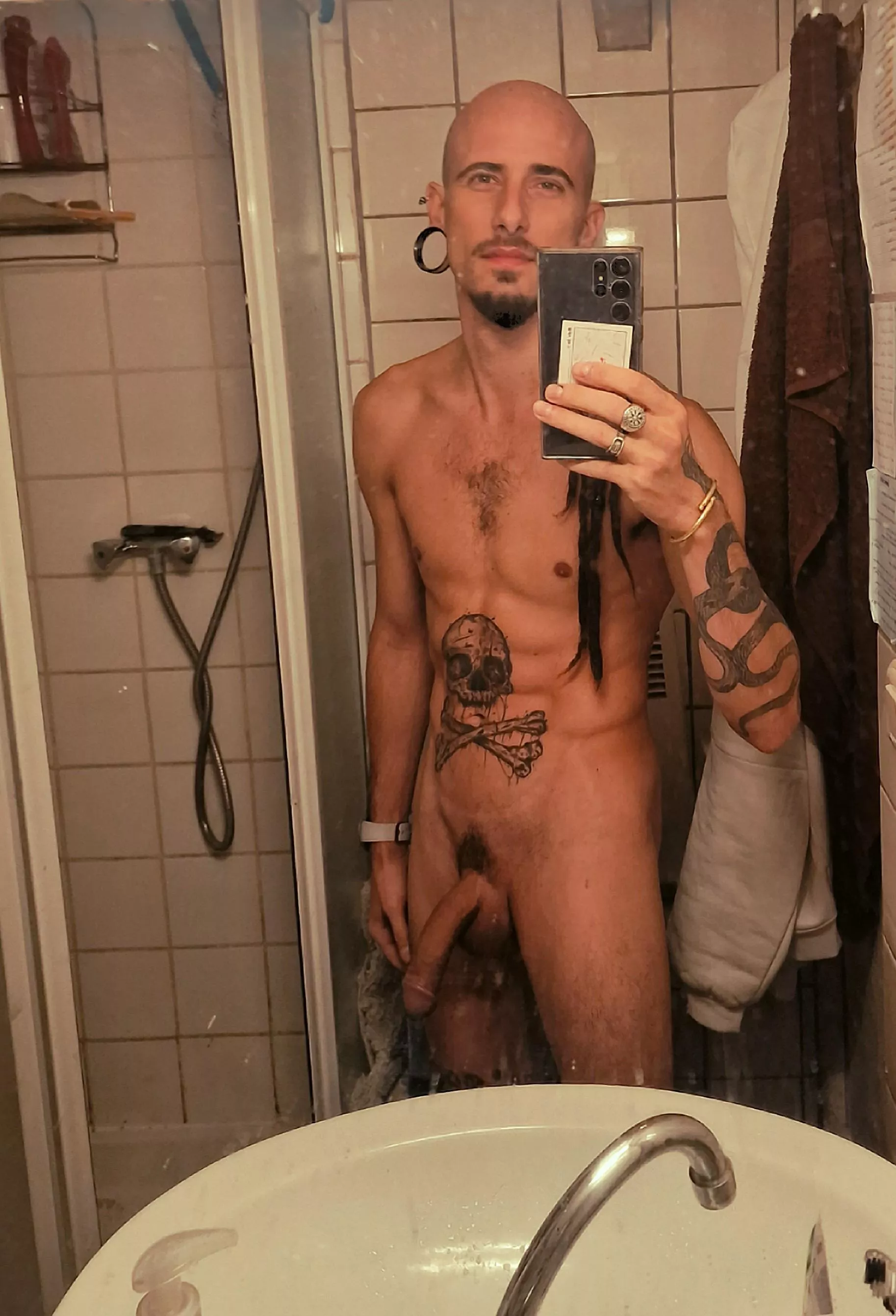 Shower time 🚿 posted by Flintpirate