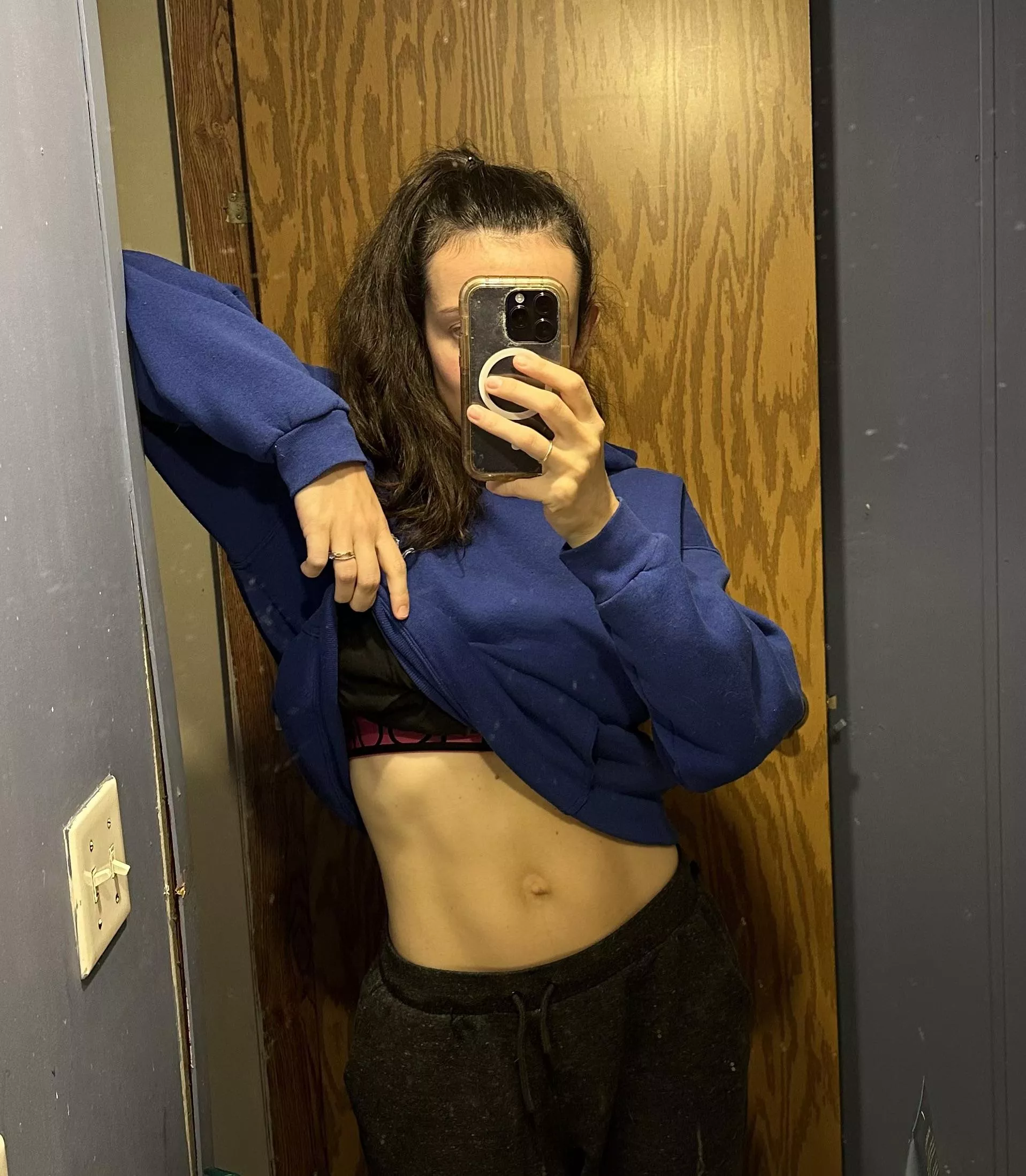 What’s under all those sweats 😘 posted by barefootbelle_art