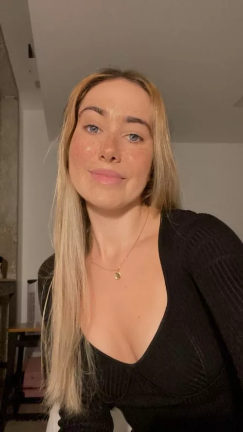 Am I hot? by Sassygiiirl