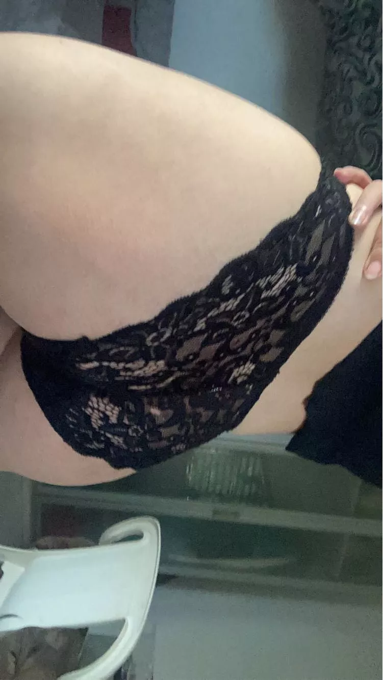 👀 Come get lost in these curves posted by PianistCharacter1333