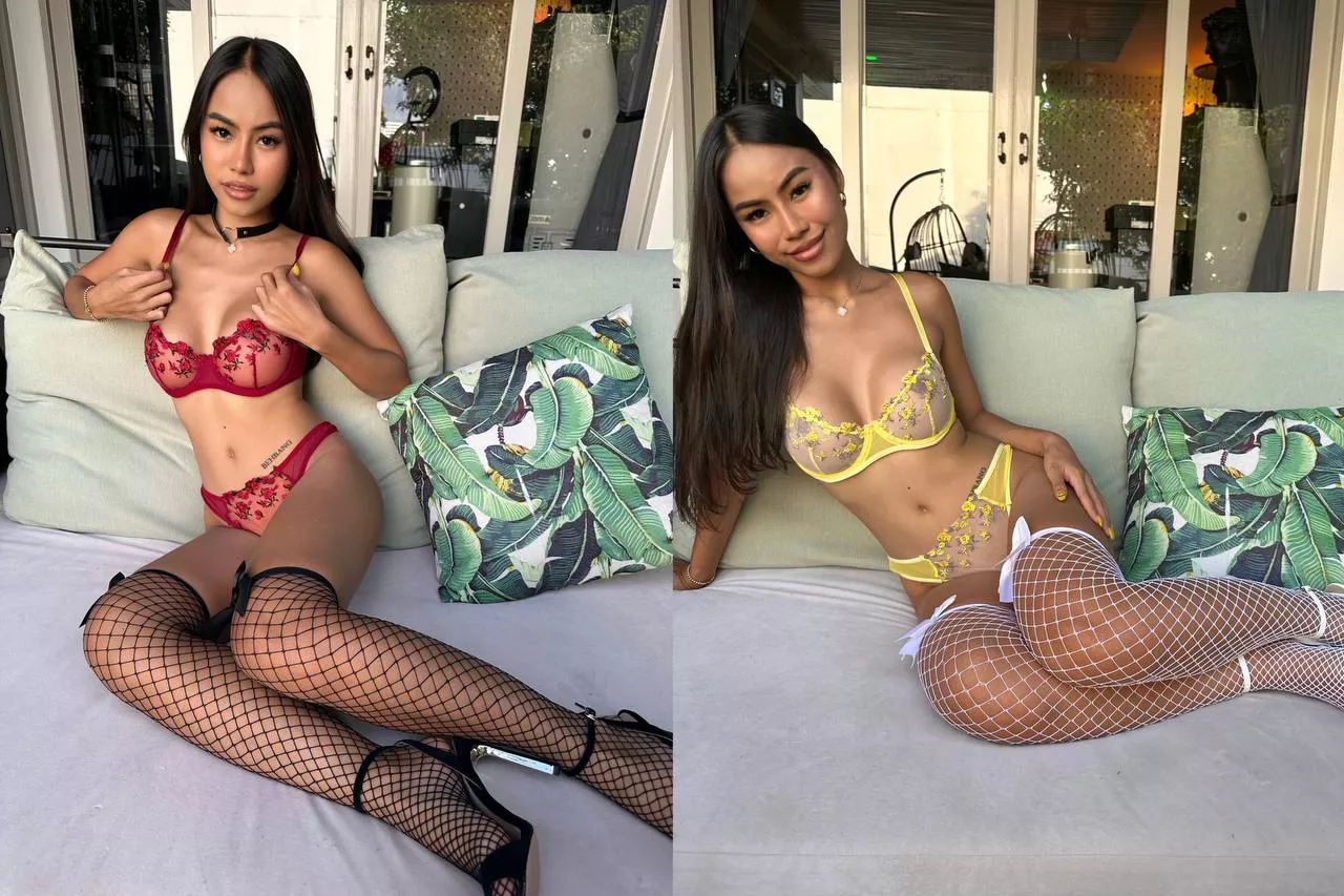 Do you prefer left or right? posted by Supermagnificentex