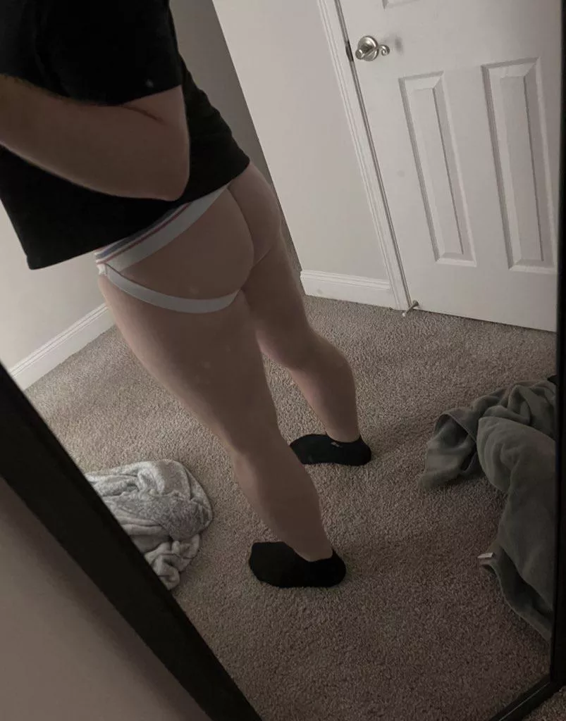 Feeling extra Caked up today 🫣 can’t help my self… Can you? posted by GingerB3