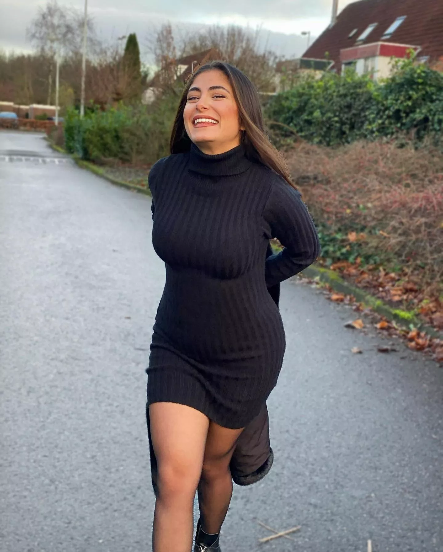 Full black posted by LetsDoTheRave