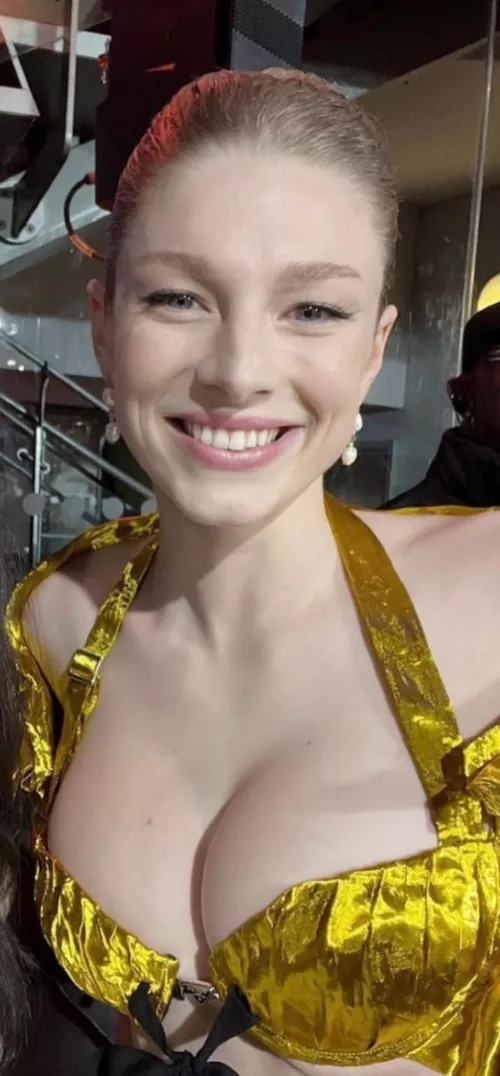 Hunter Schafer is so sexy I’m just ready to goon out with a bud for her by biigdickjay36