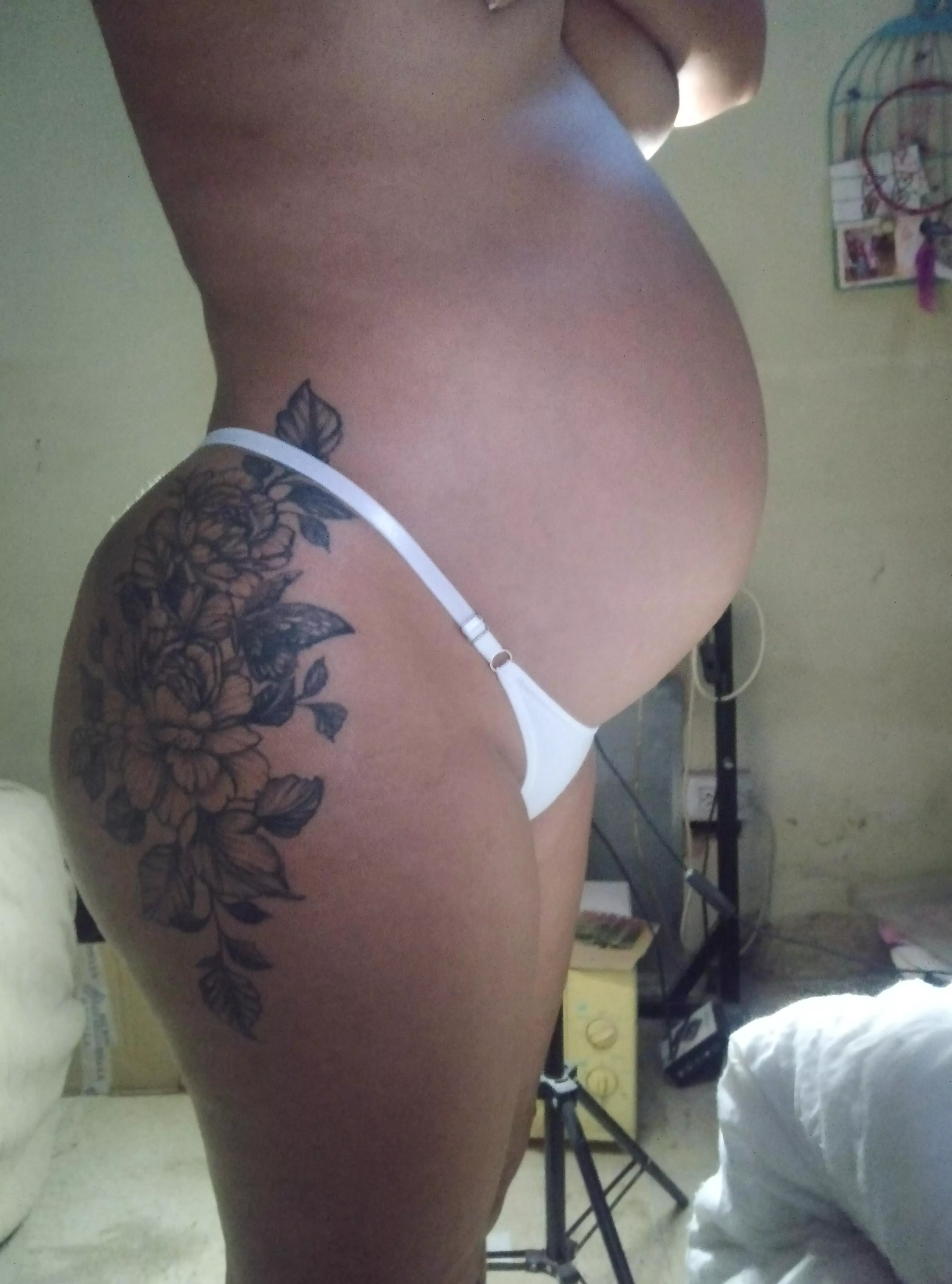 I almost have the same amount of ass as I do of pansa haha🫣🥵😈😋 posted by micabeba