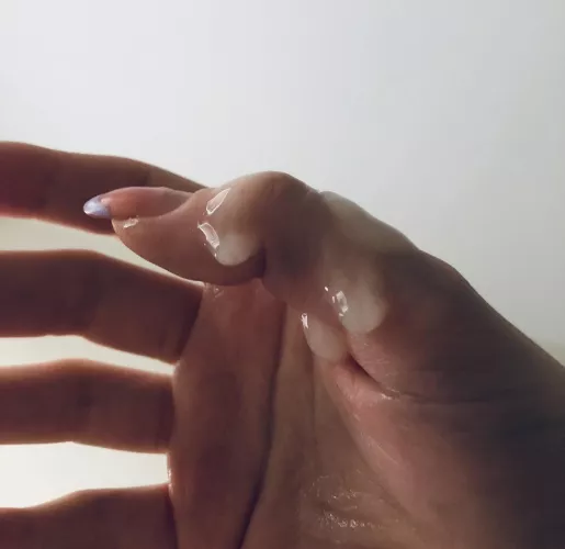 I love getting my hand’s covered in cum by kittykatlikestoplay