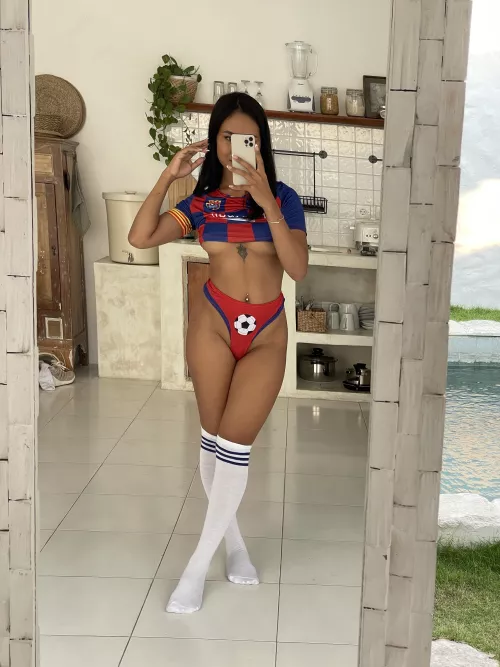 I'm 5'2 feet, that's perfect for you to carry me in your arms and give me kisses by somehowSnail