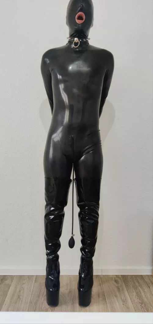 Latex fuckdoll awaiting orders 🖤🖤 by Glittering-Gold2692