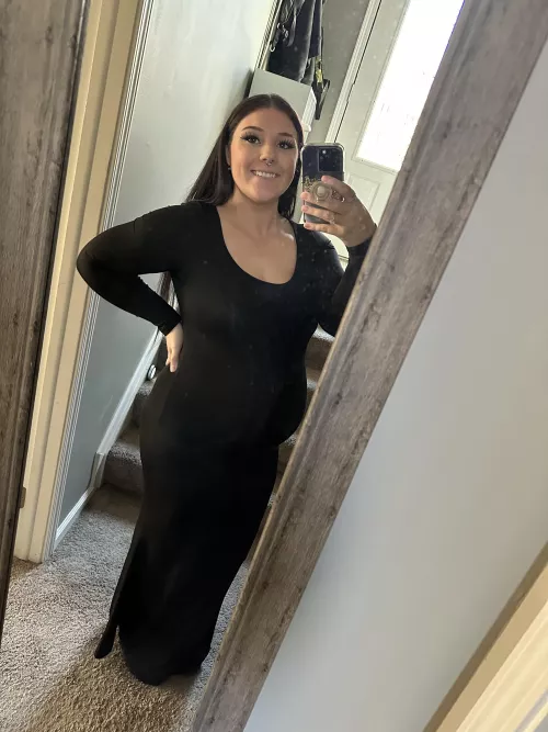 Mommy is 32 weeks! Wanna see less? Message me by bananaray94