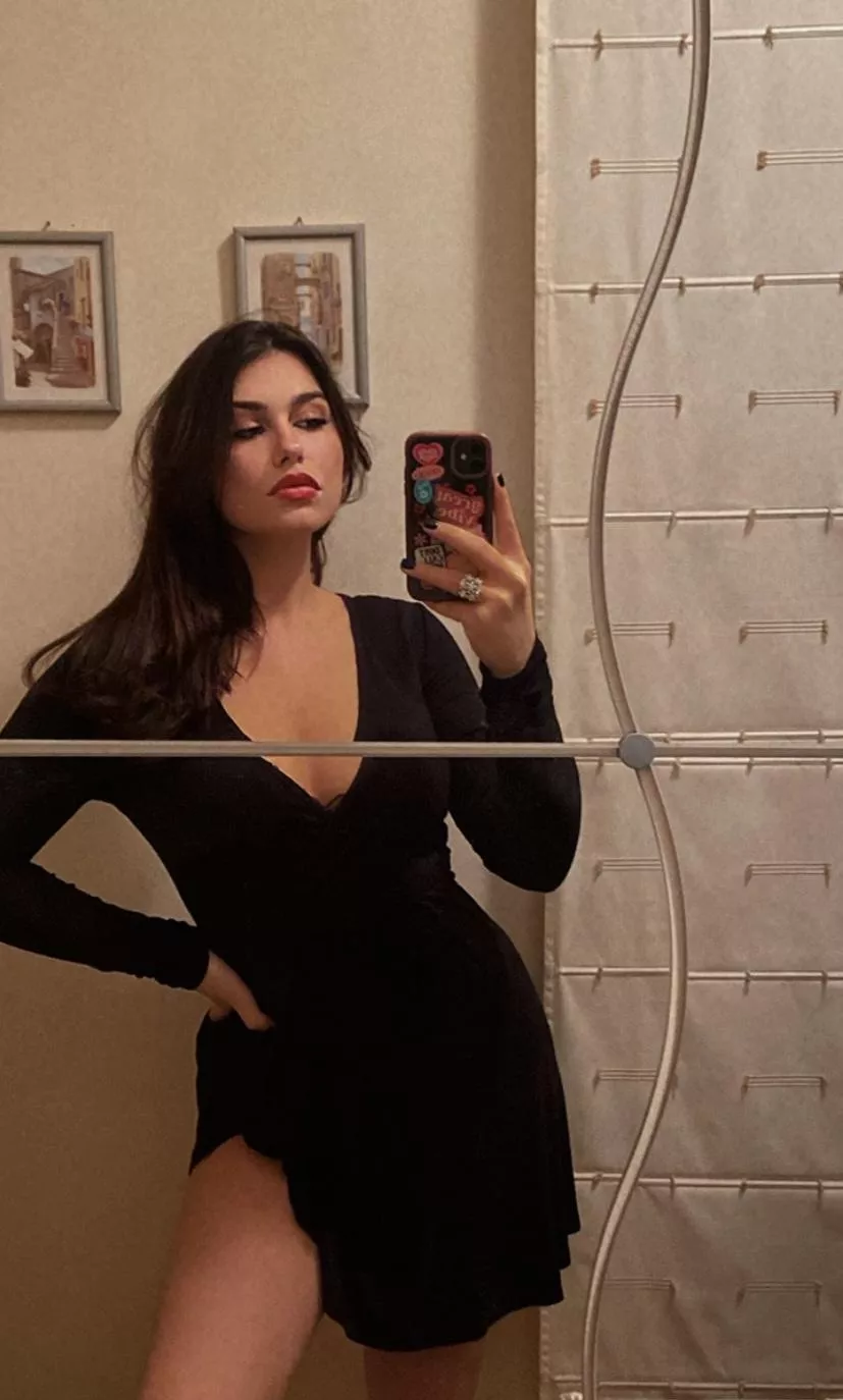 my dress is nice and tight, just the way i love it F19 posted by Css3rd