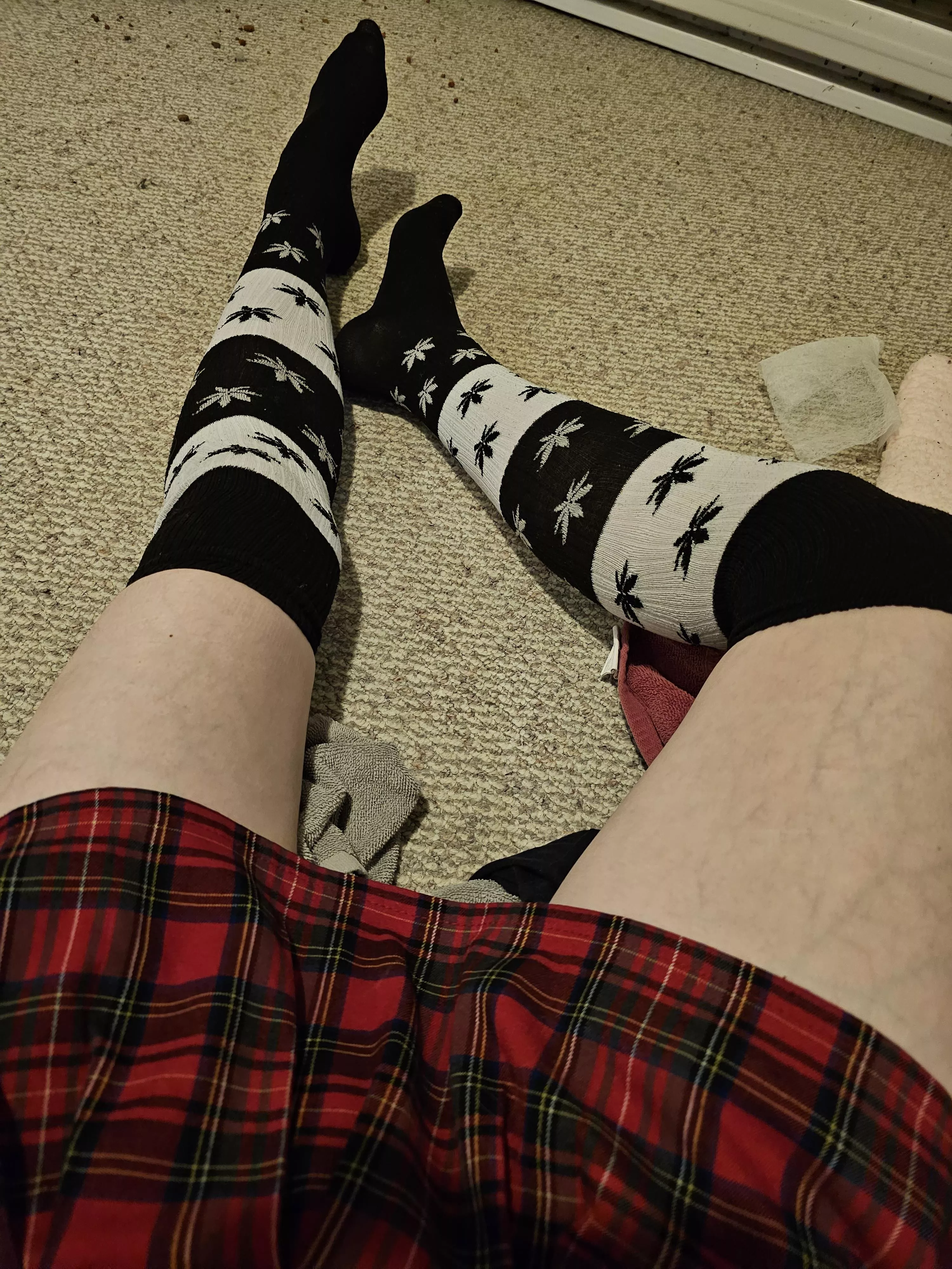 My fav knee high socks 😍 posted by bigcanadianfeet