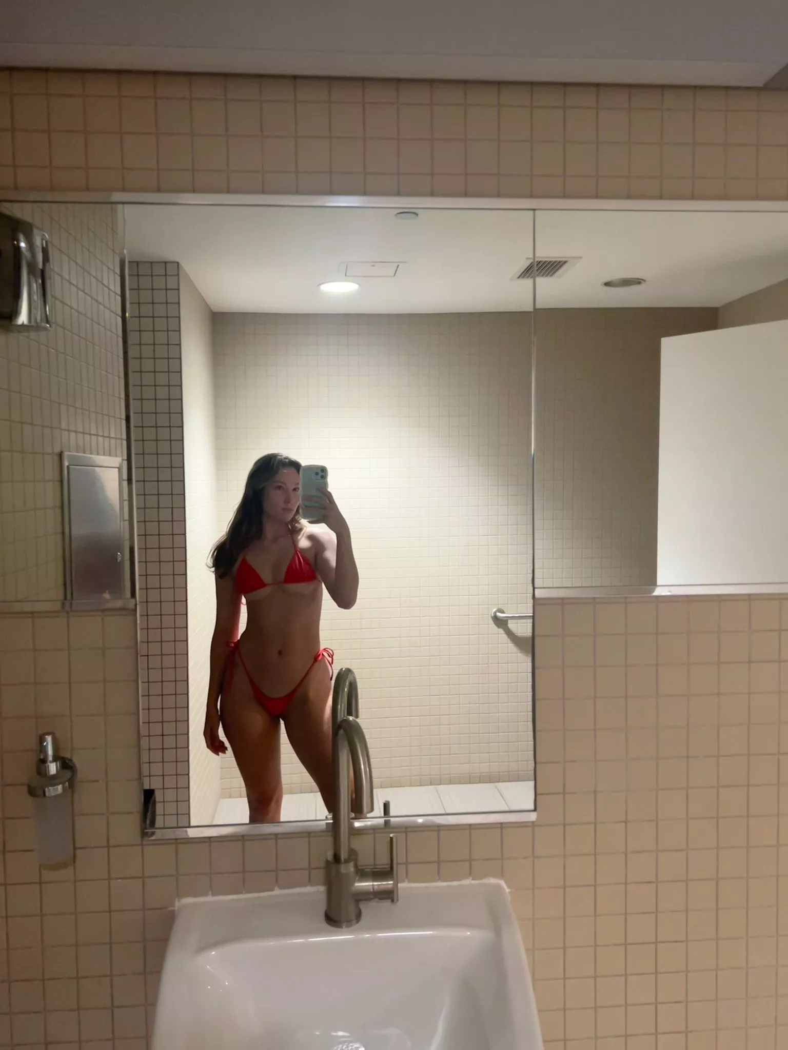 Red bikini shower room selfie 😘 posted by victorialynnmyers