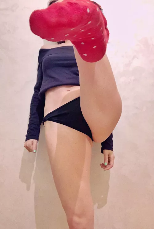 Standing leg raise by Nerdbird_OF