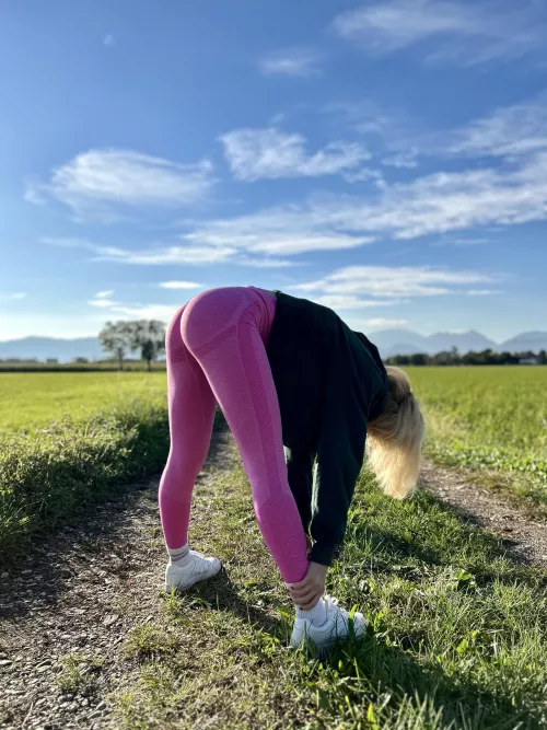 Stretching time [F] by bornie_babe