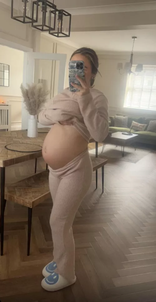 The horny urges I've been getting whilst pregnant are wild by JuniorPounding