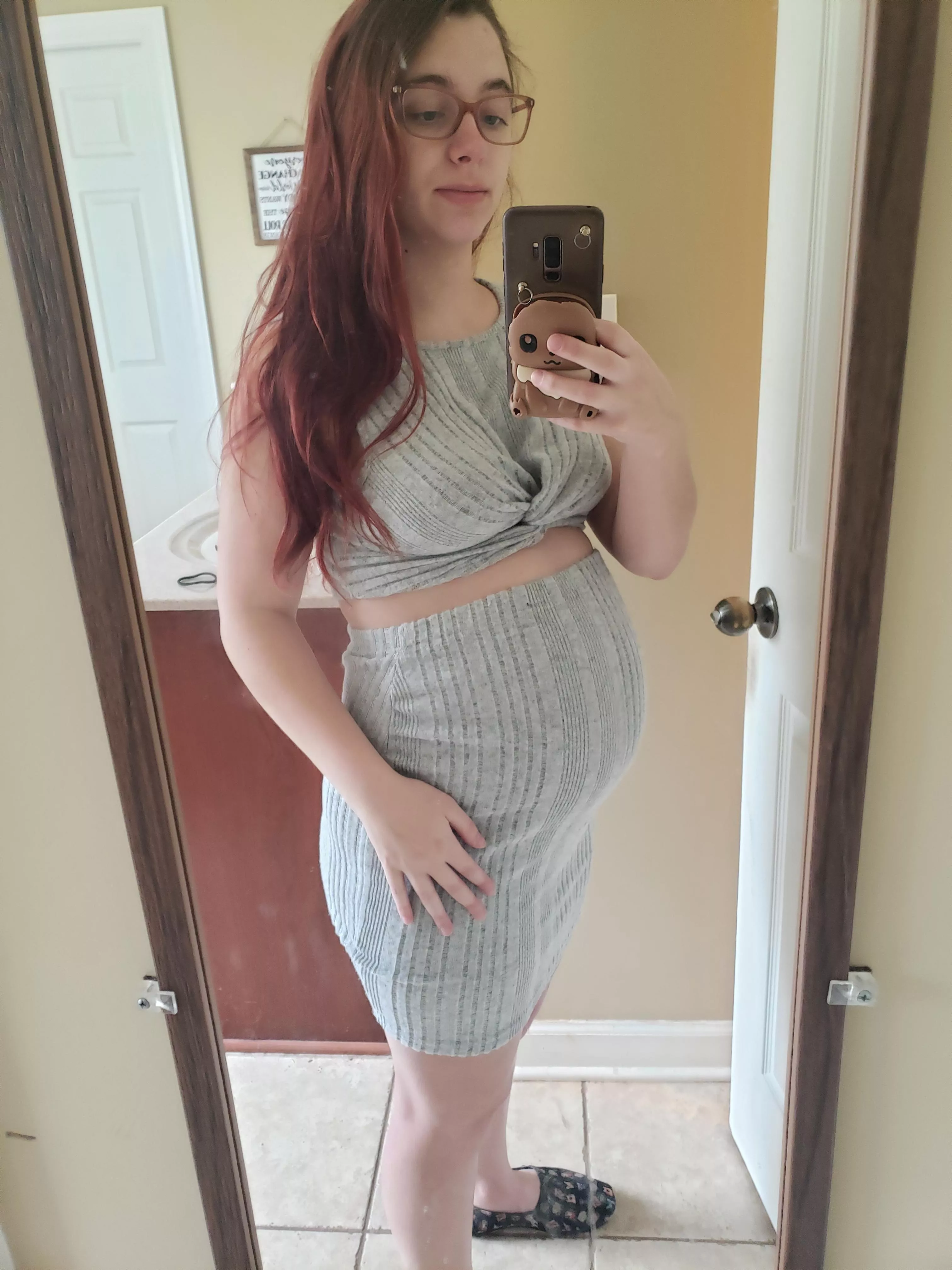 This outfit makes my bump look so cute! posted by Justthesiren