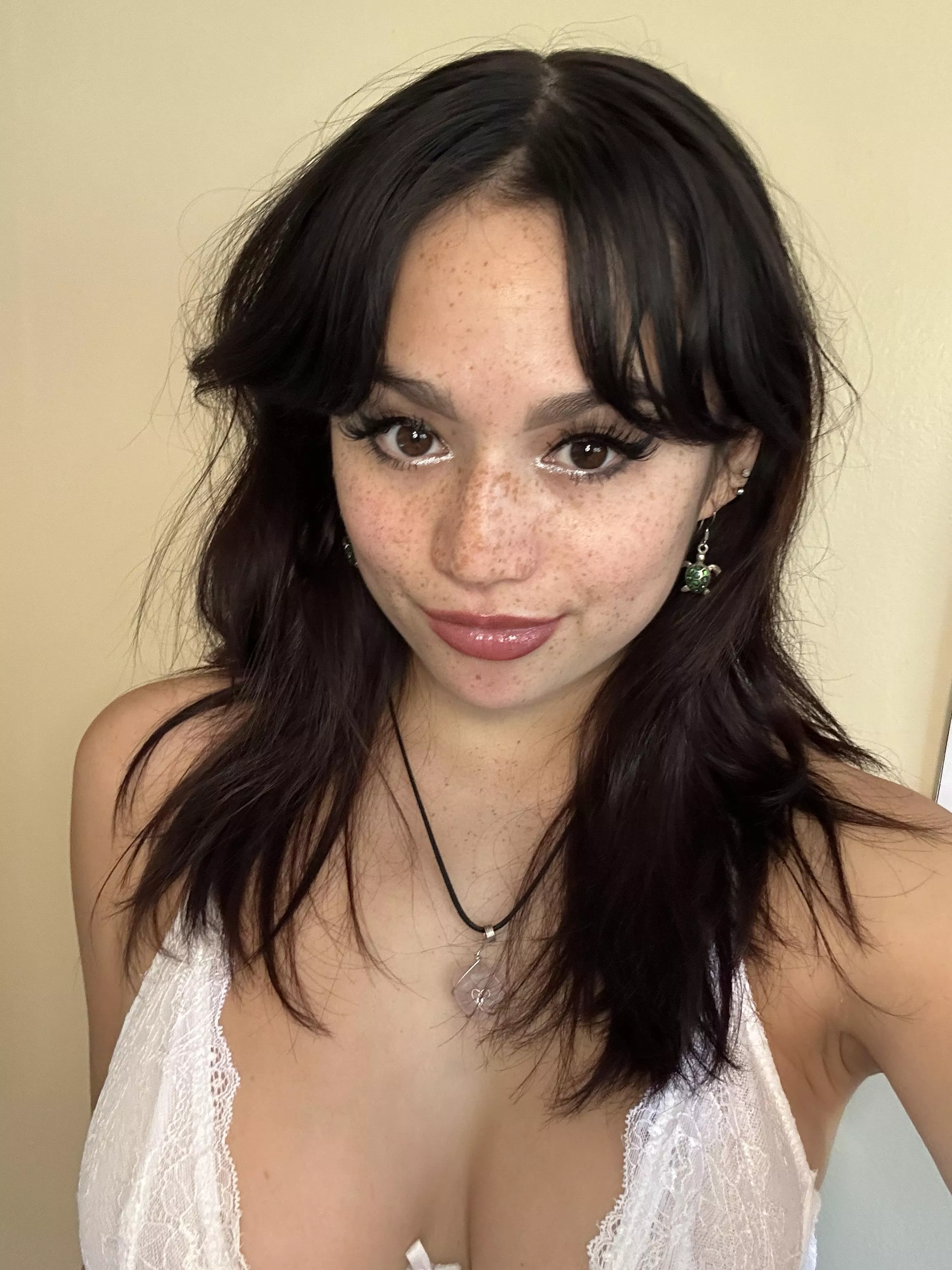 Waking up, natural face, tits and freckles posted by NumerousMutation