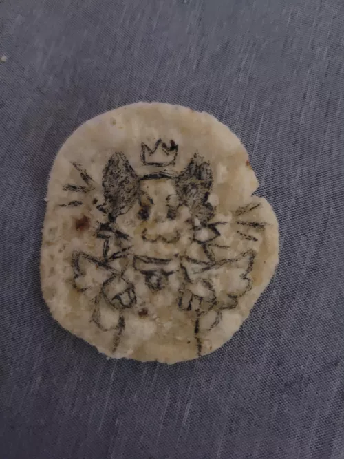 Who wants me to draw their character on a chip? by Huevo-infame