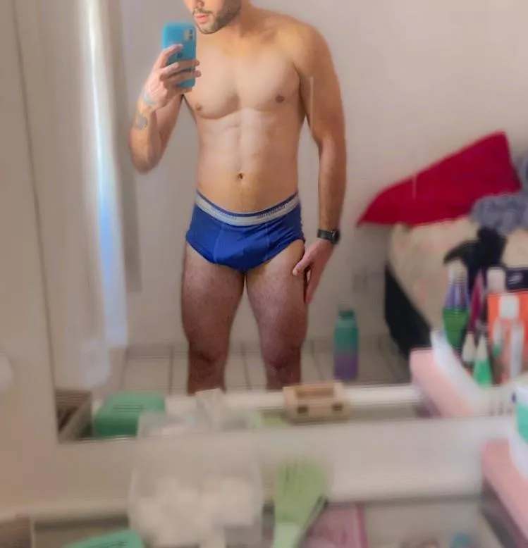 Young🇧🇷 hubby posted by Extension-Job-5747