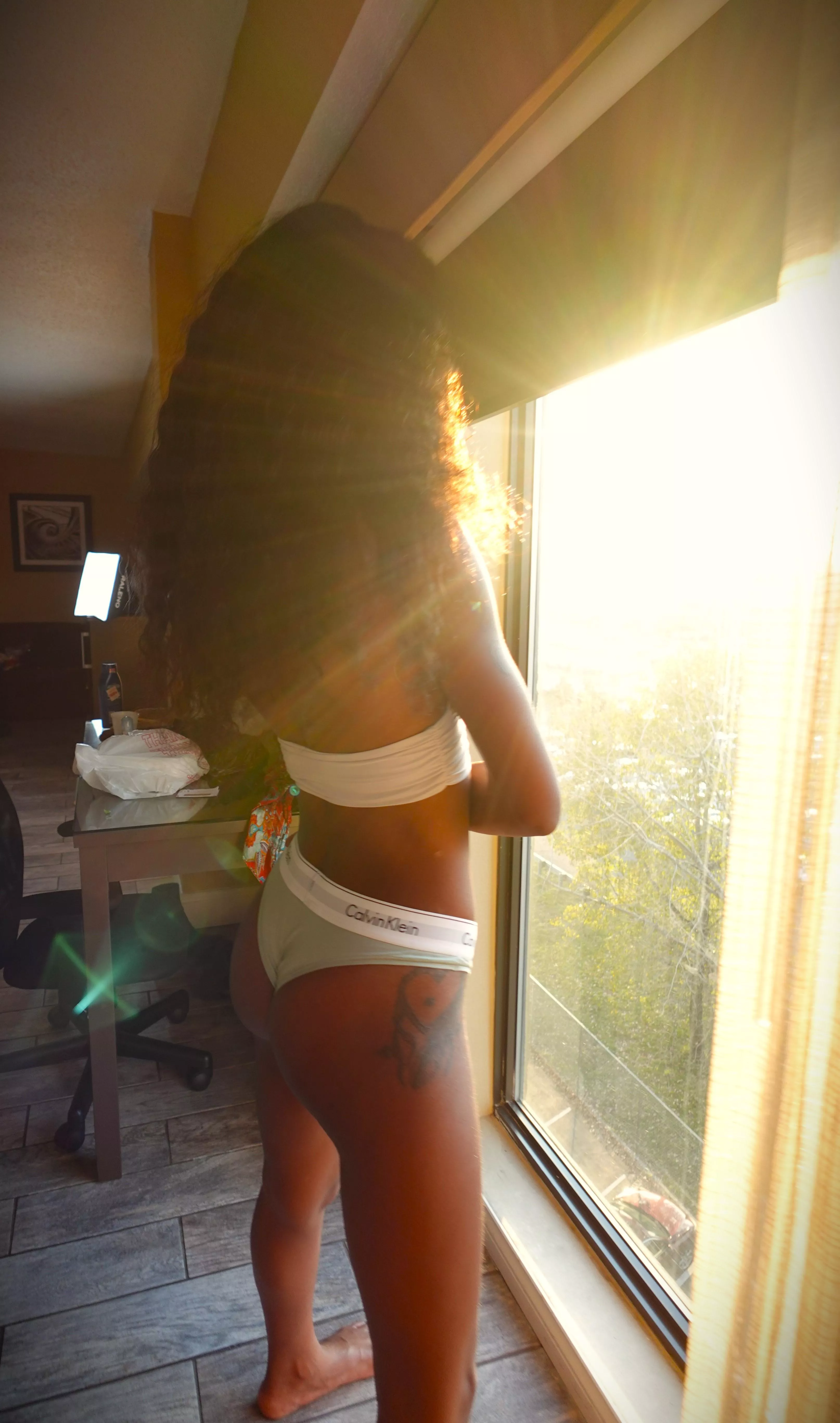 Admiring the views, while you admire your view 👀 [F] posted by EbonyPantyPrincess