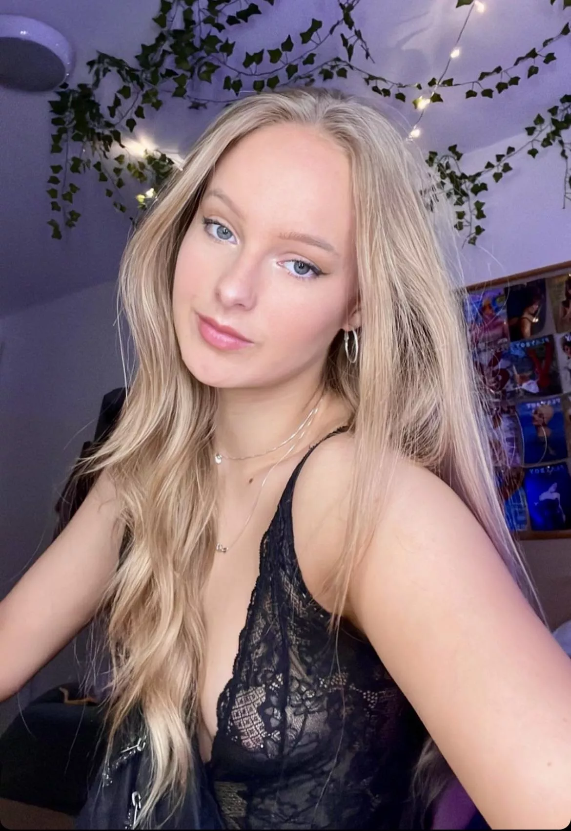 IUTR Find the surprise in the lace top… posted by OriginalLack1014