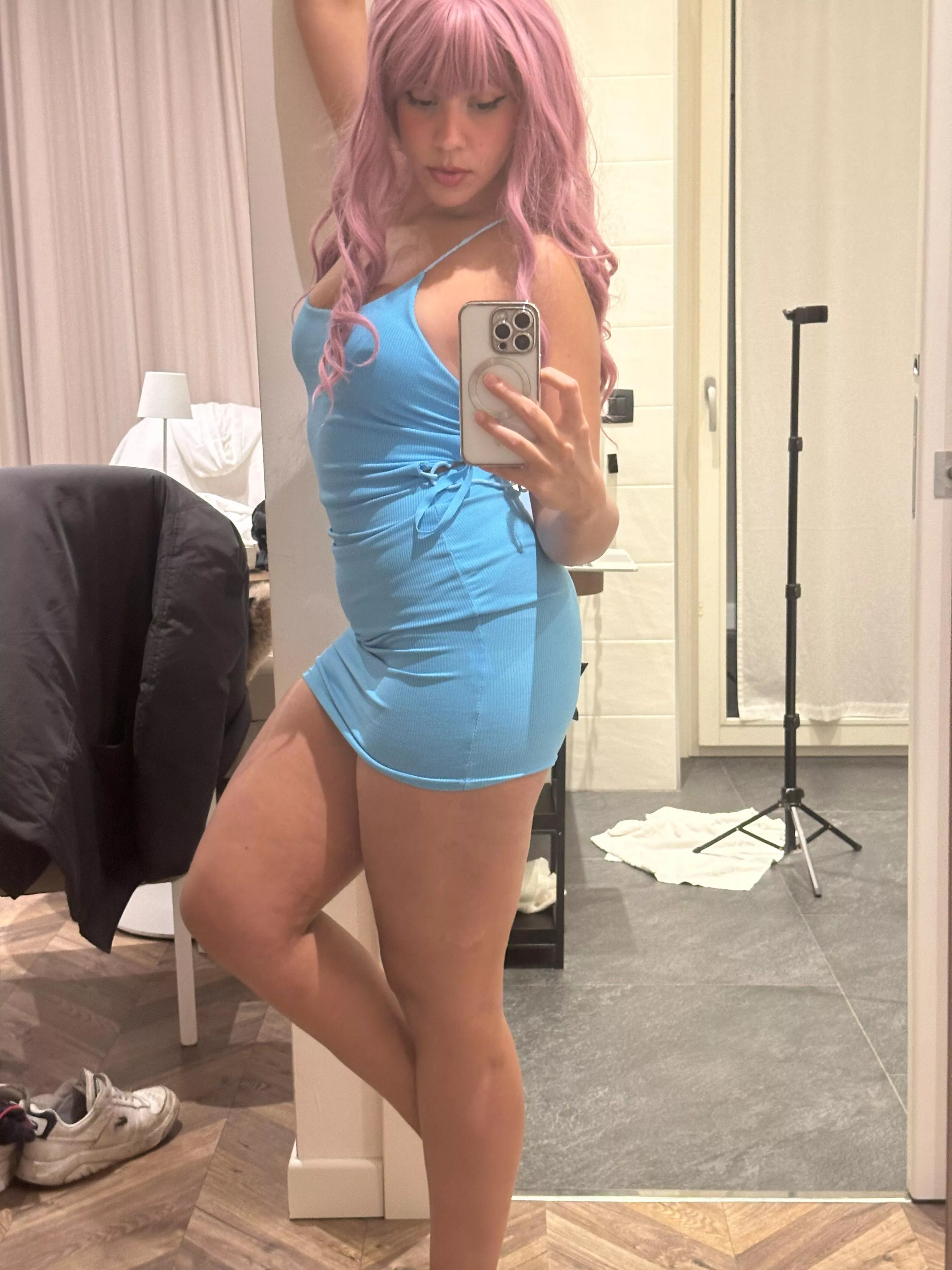 Let me wrap my legs around you 🤭 posted by Cielowonderlust