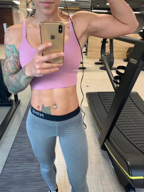 Pull ups and military presses are paying off! 😋 by sagittarinaofficial