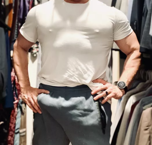 Tis gray sweatpants season, rejoice 😈 by Exciting_Choice789