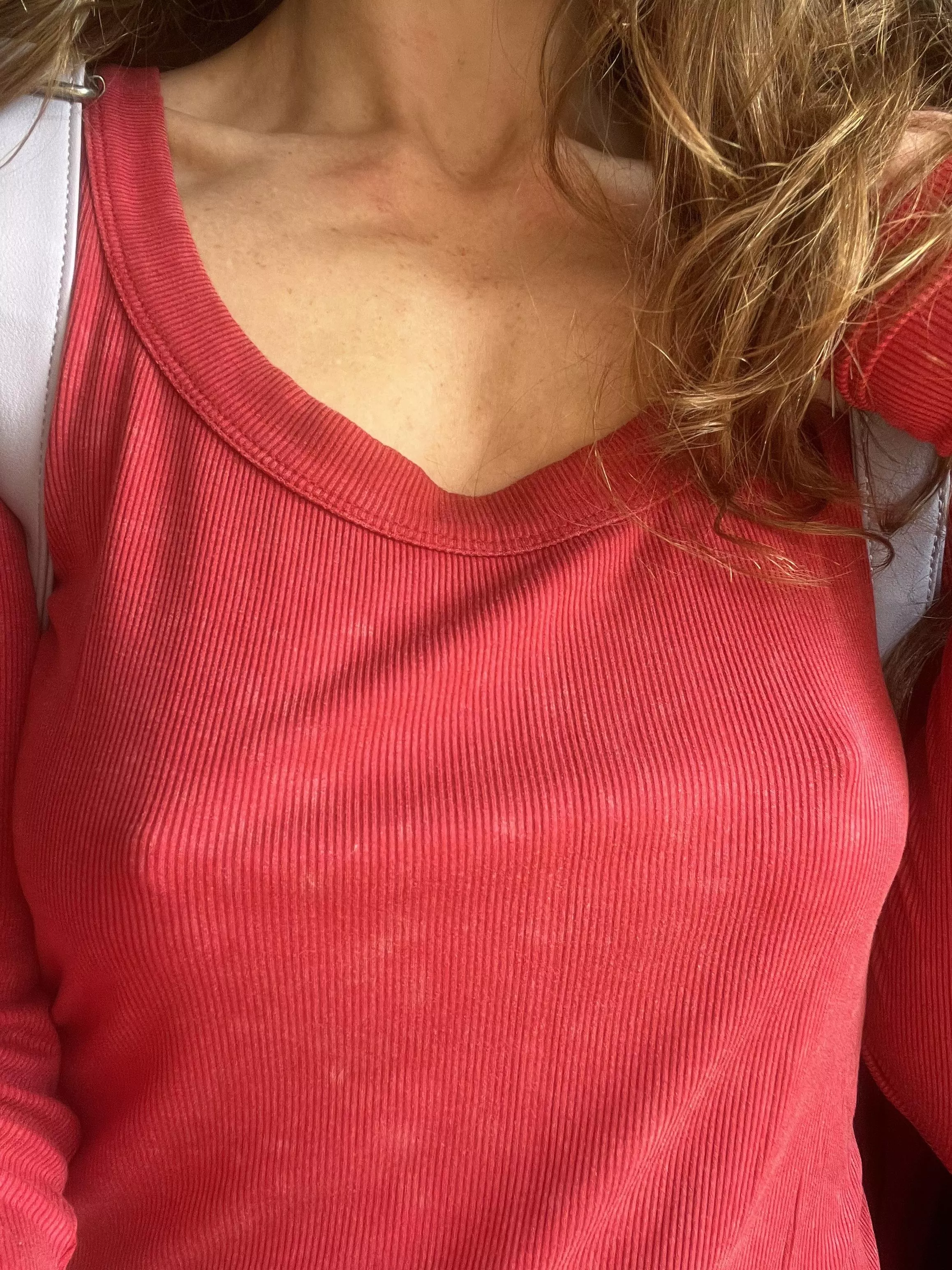 40F 🤍 Scrolling Reddit while I stand in line, I refuse to check my own items out at the grocery store. posted by that_Libra