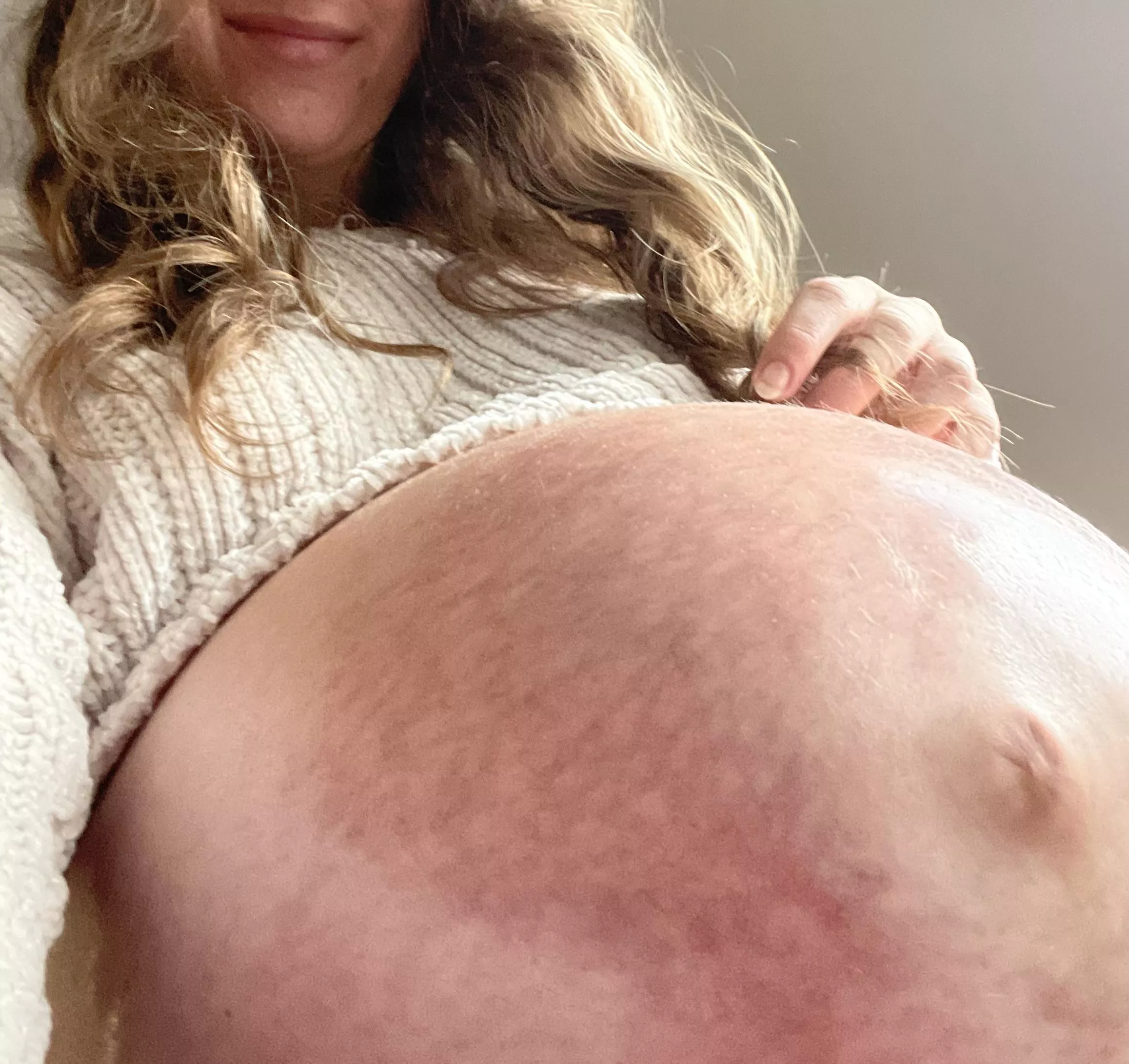 a preggo in labor, wanna see? posted by mysticfaeriexo