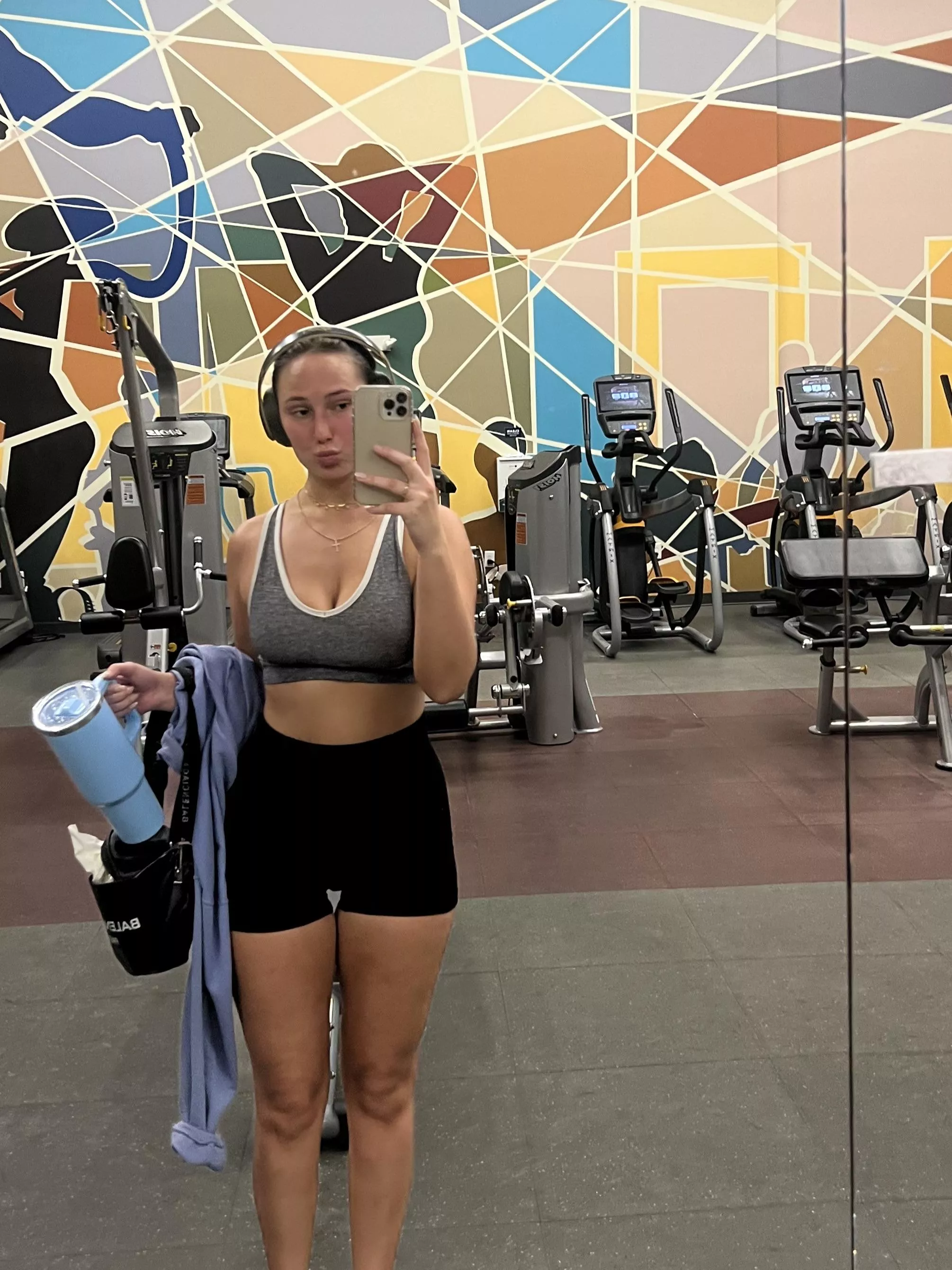 a thick thigh gap posted by zaeszecret