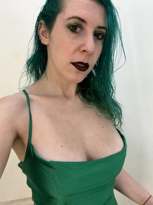 All green for the holidays by sirenskiss3