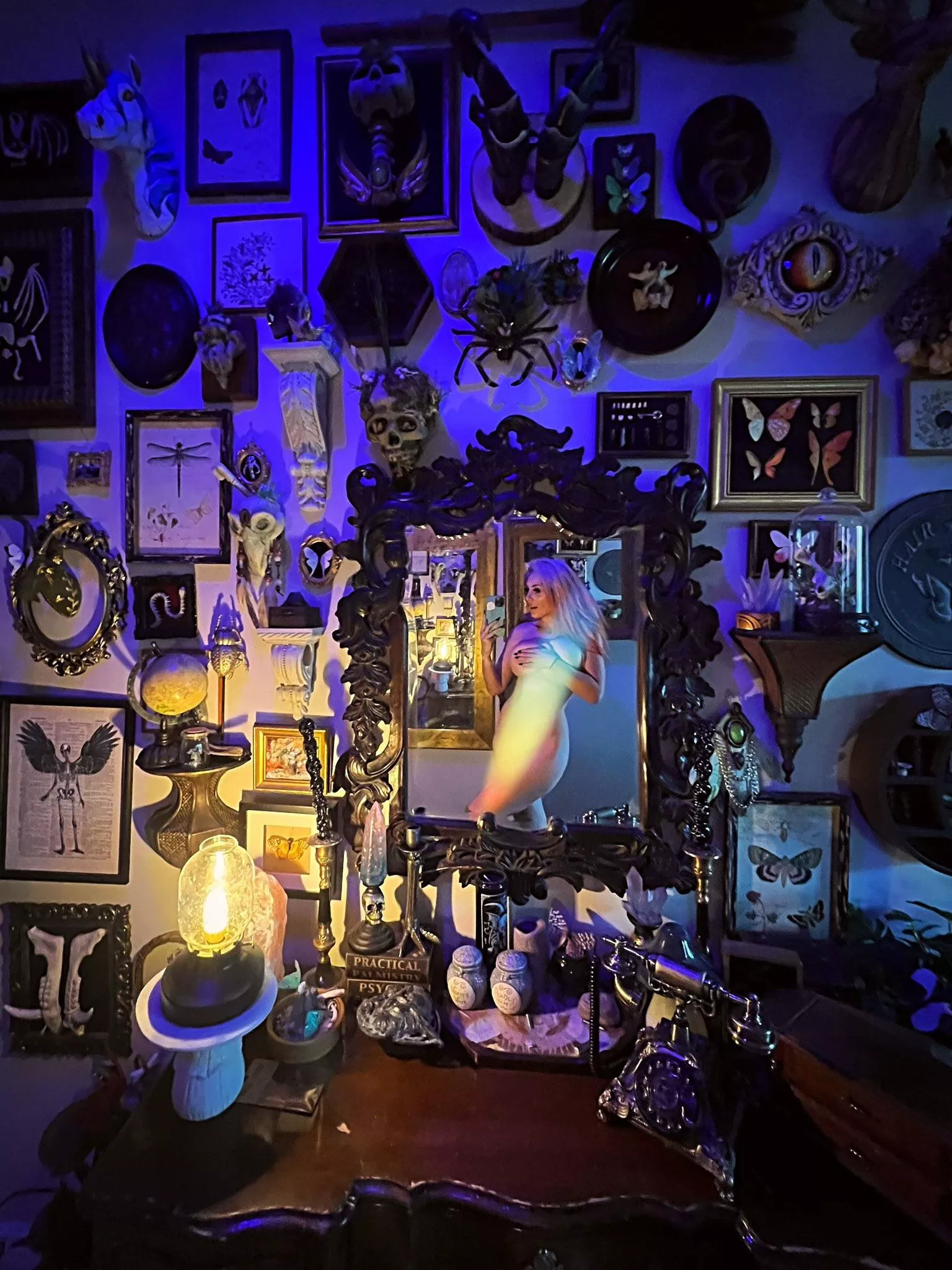 Also from X, alternative pic, same background posted by HeyHiHey1234