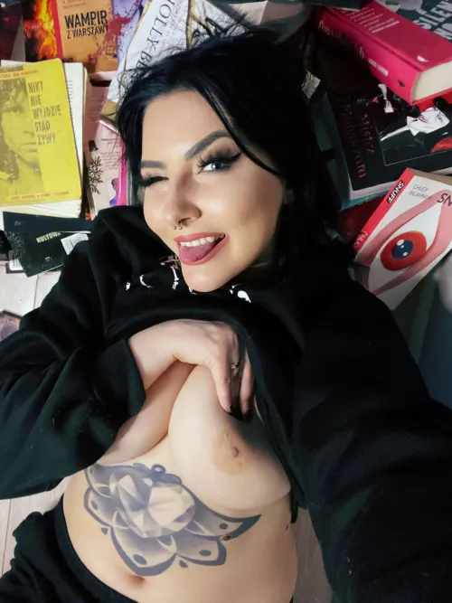 Always happy to show tiddies by Blumerystka