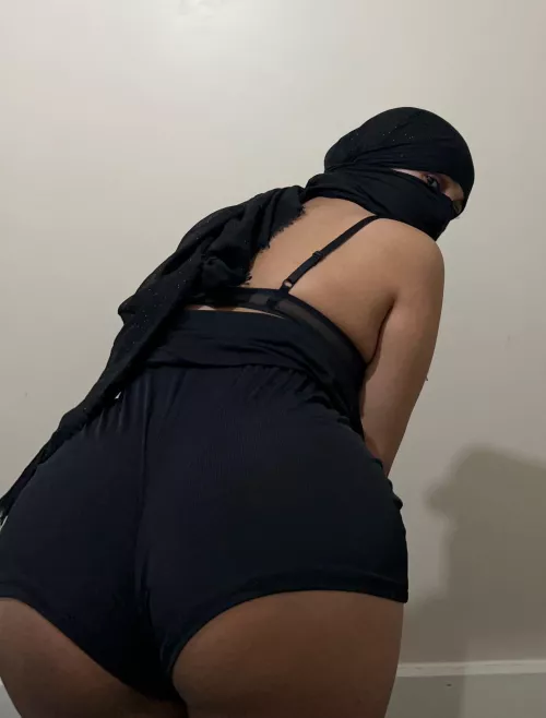 Arabian mommy looking a loyal son to play Taboo with🫦(OC) by Arab_Mistress