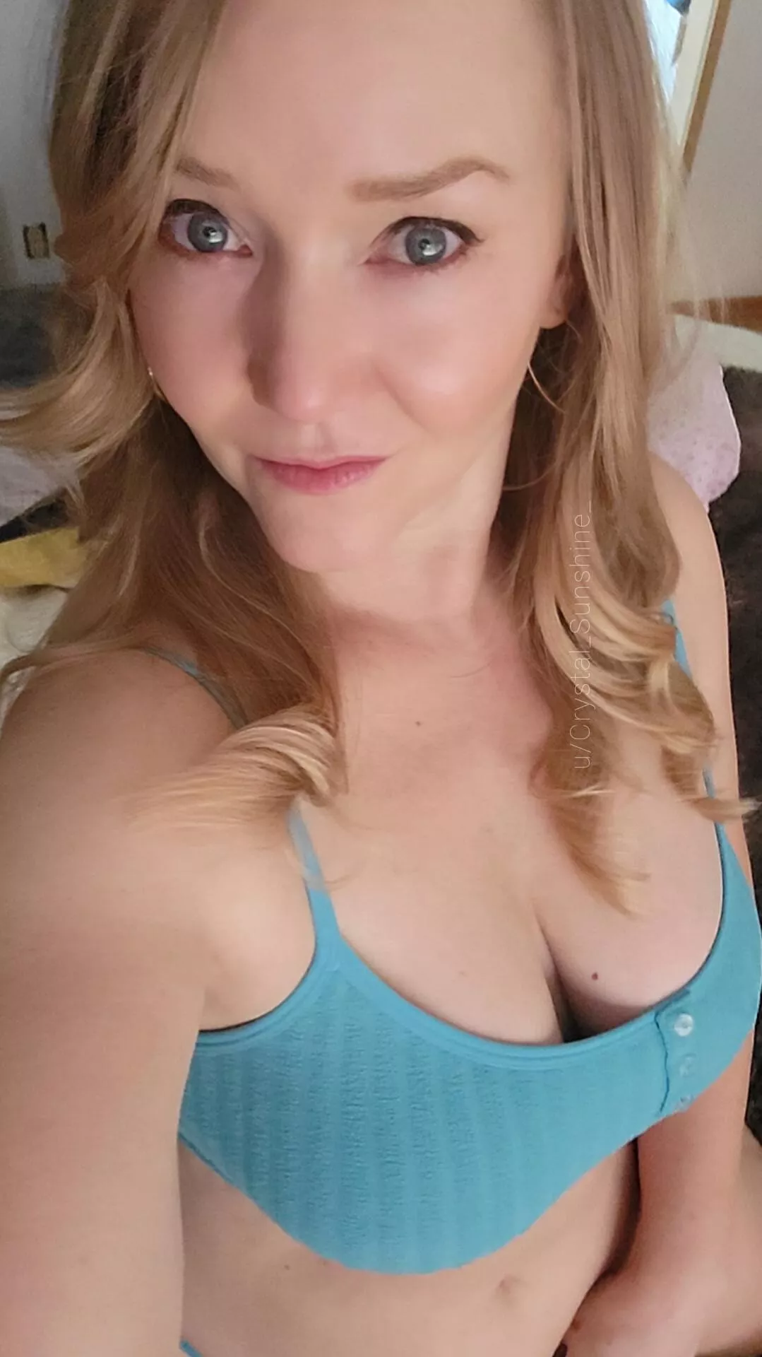 Are my eyes what got your attention? [F50] posted by Crystal_Sunshine_