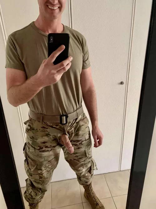 Are we fucking on the first date? Lose the uniform or keep it on? by slashbanter