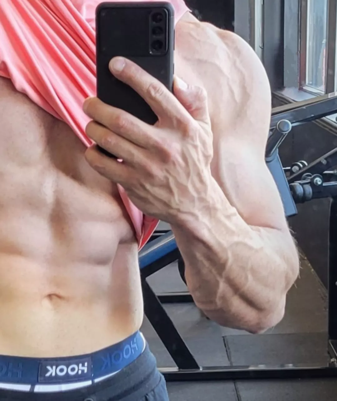 #AtTheGym 🔥💦 posted by John_fitness91