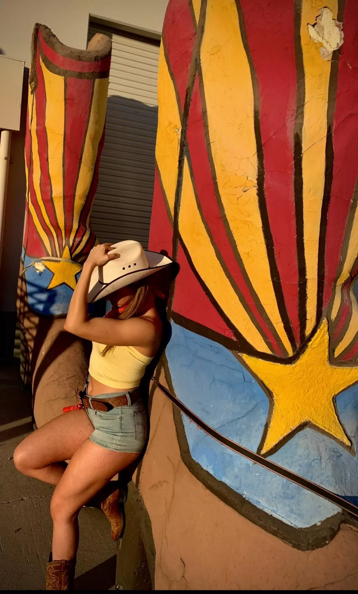 Babe in boots posted by bigduchvip