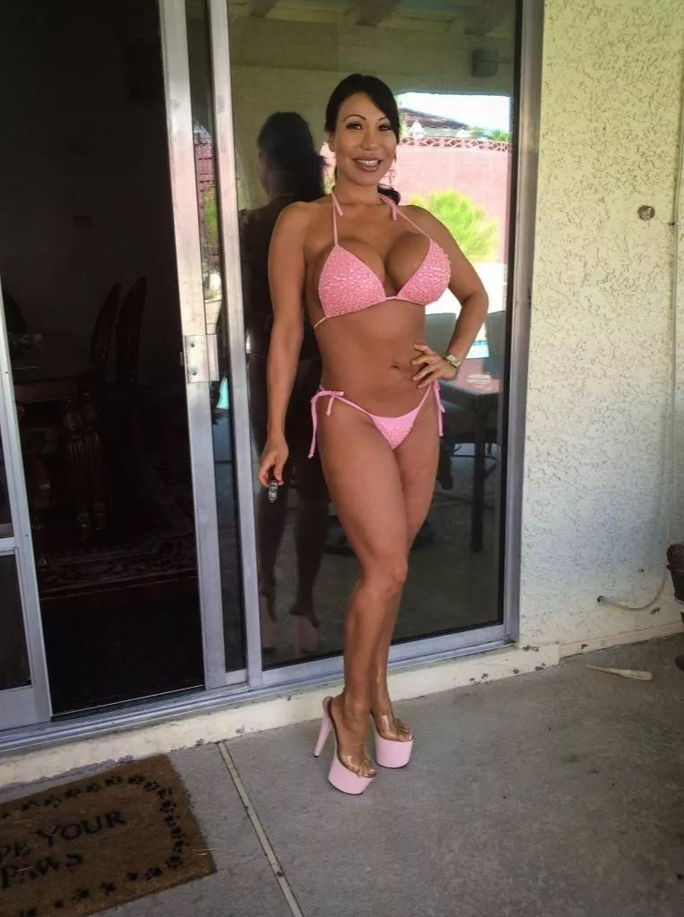 Bikini Babe posted by BitsnBoobs