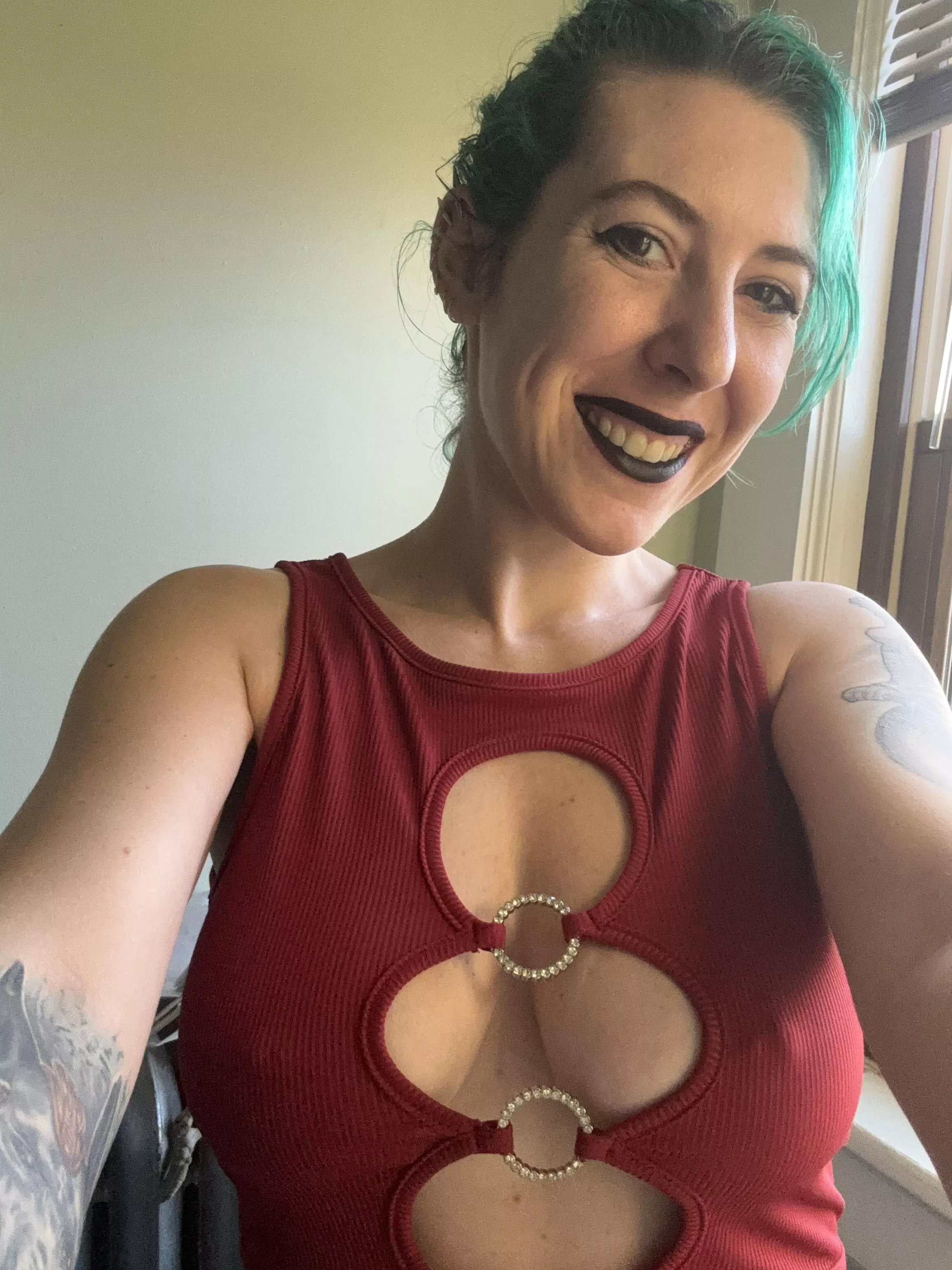 Braless smiles posted by sirenskiss3