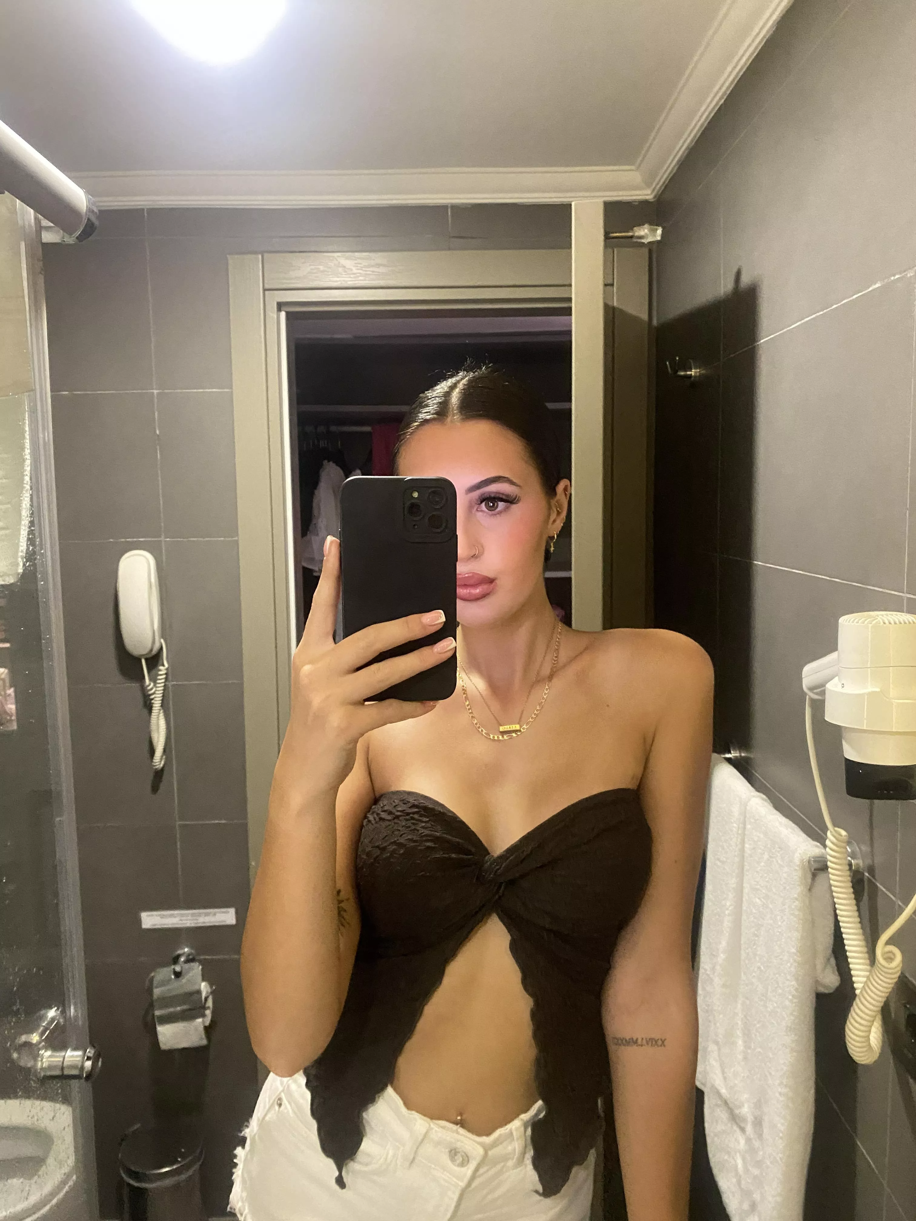 Classy but simple for a little get togther posted by Amazingbloop