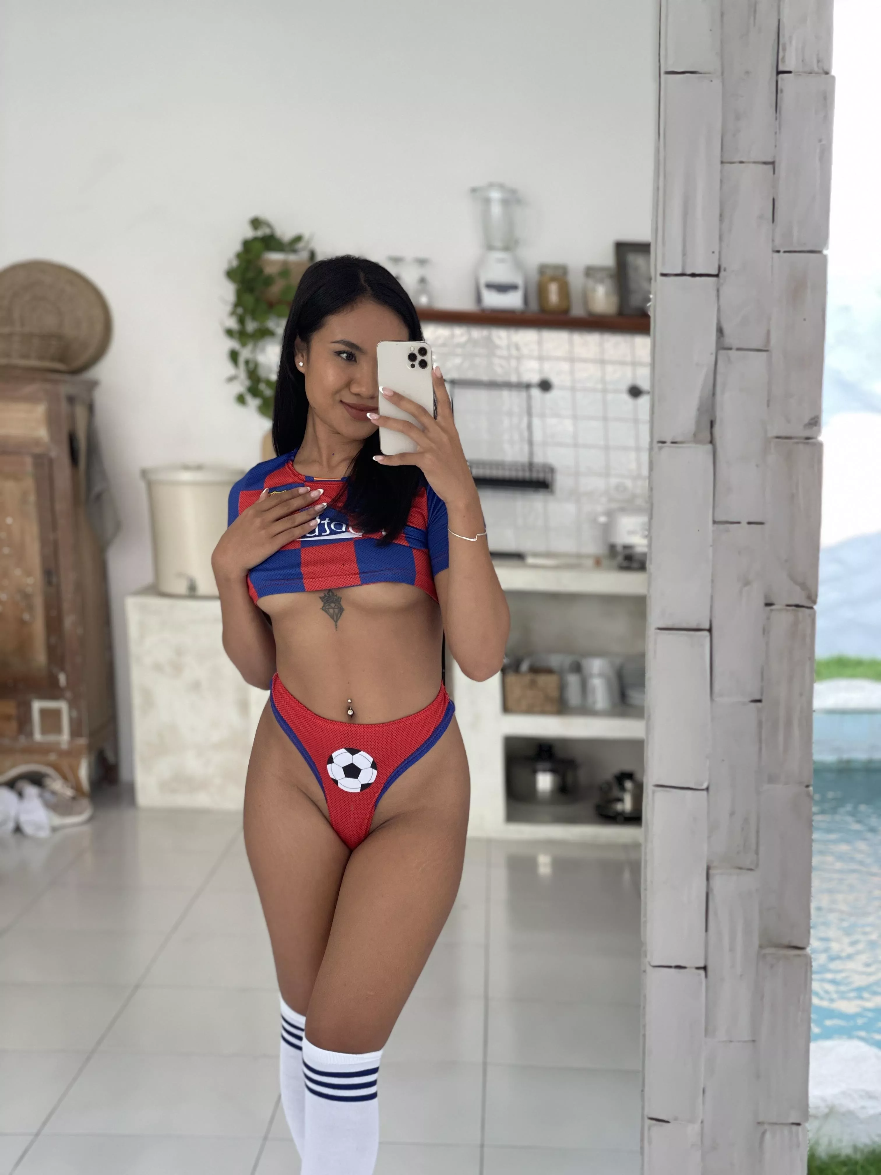 Describes my pussy with just an emoji posted by somehowSnail