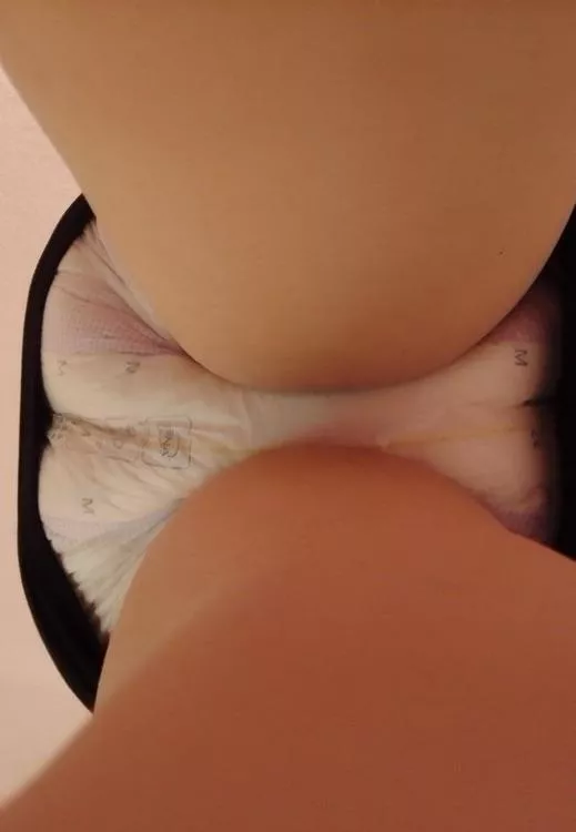Diaper check between my legs 😅💦 posted by xnown