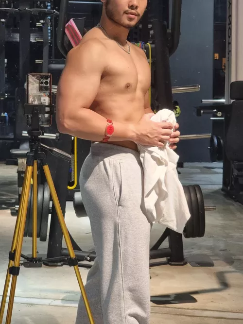 Does anyone wanna be gym-buddies? 😉 by LuciferLuForYou