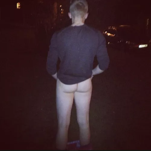 dropping the briefs for a quick piss 😎 by triceratops781