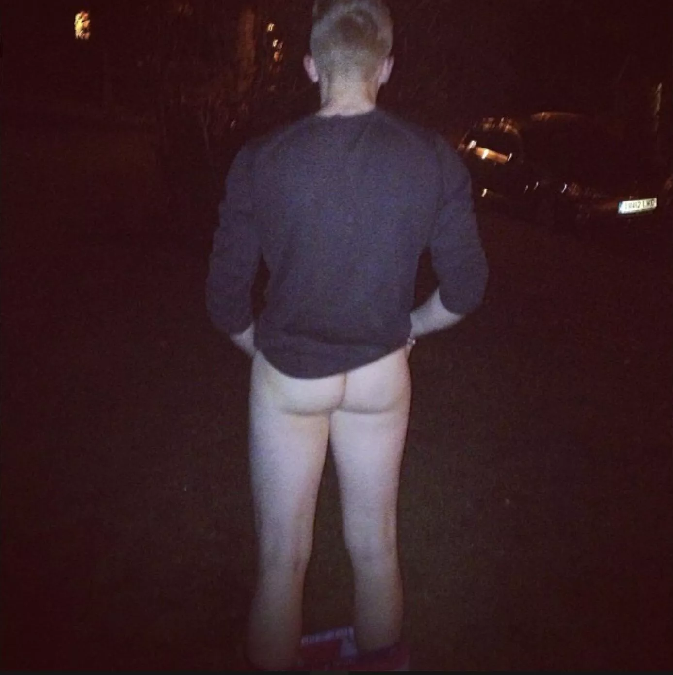 dropping the briefs for a quick piss 😎 posted by triceratops781